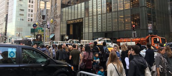 Trump Tower, GOP presidential nominee Donald Trump's unofficial headquarters, has been barricaded with the New York City Department of Sanitation trucks with sand in order to minimize damage from potential terrorist attacks, TMZ online outlet reported - Sputnik International