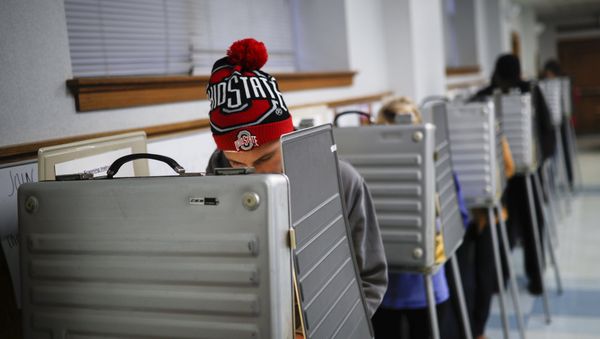 Voting booth in Cincinnati, 2016 - Sputnik International