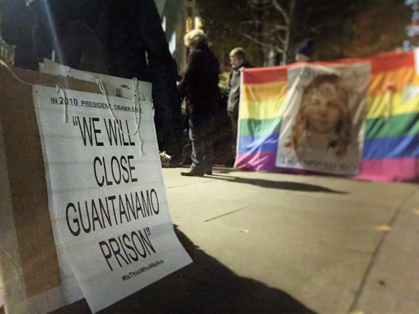 Demonstration held at US Embassy London on night of Elections Vote - Sputnik International