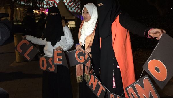 Demonstration held at US Embassy London on night of Elections Vote - Sputnik International