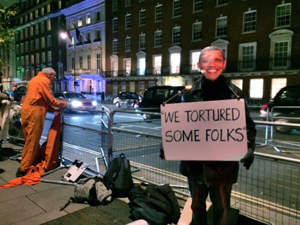 Demonstration held at US Embassy London on night of Elections Vote - Sputnik International