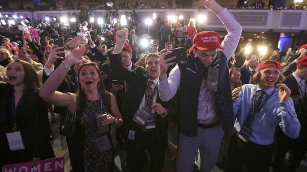 Supporters of U.S. Republican presidential nominee Donald Trump celebrate the results from Ohio and Florida at his election night rally in Manhattan, New York, U.S., November 8, 2016 - Sputnik International