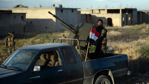 A Syrian army fighter in the village of Kaukab in the Hama province - Sputnik International