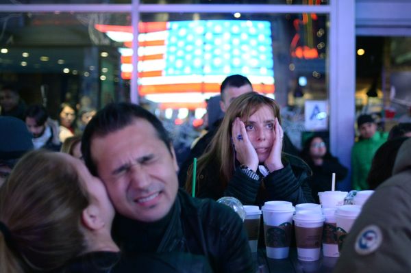 Supporters of Democratic candidate Hillary Clinton on Times Square in New York follow the preliminary vote results - Sputnik International