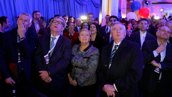 People react to the television coverage of U.S. presidential election results during an election party at the US embassy in London, Britain, November 9, 2016. - Sputnik International