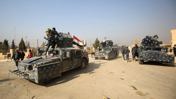 Iraqi forces patrol the Hamam al-Alil area, about 14 kilometres from the southern outskirts of Mosul, on November 7, 2016 Iraqi forces patrol the Hamam al-Alil area, about 14 kilometres from the southern outskirts of Mosul, on November 7, 2016 - Sputnik International