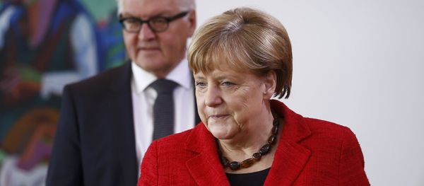 German Chancellor Angela Merkel and Foreign Minister Frank-Walter Steinmeier arrive for the weekly cabinet meeting at the Chancellery in Berlin, Germany, November 9, 2016 - Sputnik International