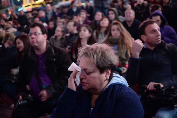 People on Times Square in New York follow the preliminary results of the US election - Sputnik International