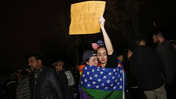 Supporters of Democratic presidential candidate Hillary Clinton react outside the White House early November 9, 2016 in Washington, DC Supporters of Democratic presidential candidate Hillary Clinton react outside the White House early November 9, 2016 in Washington, DC - Sputnik International