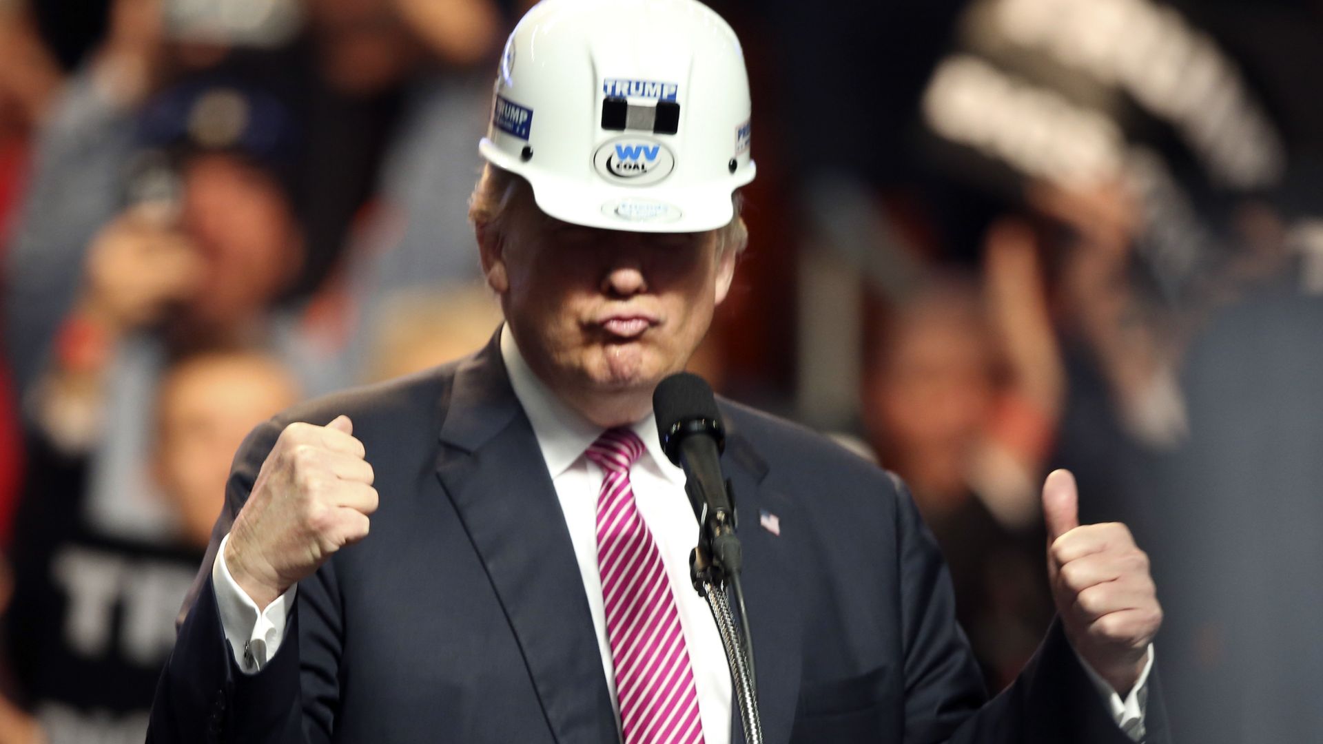 Republican presidential candidate Donald Trump puts on a miners hard hat during a rally in Charleston, W.Va., Thursday, May 5, 2016 Republican presidential candidate Donald Trump puts on a miners hard hat during a rally in Charleston, W.Va., Thursday, May 5, 2016 - Sputnik International, 1920, 09.11.2024