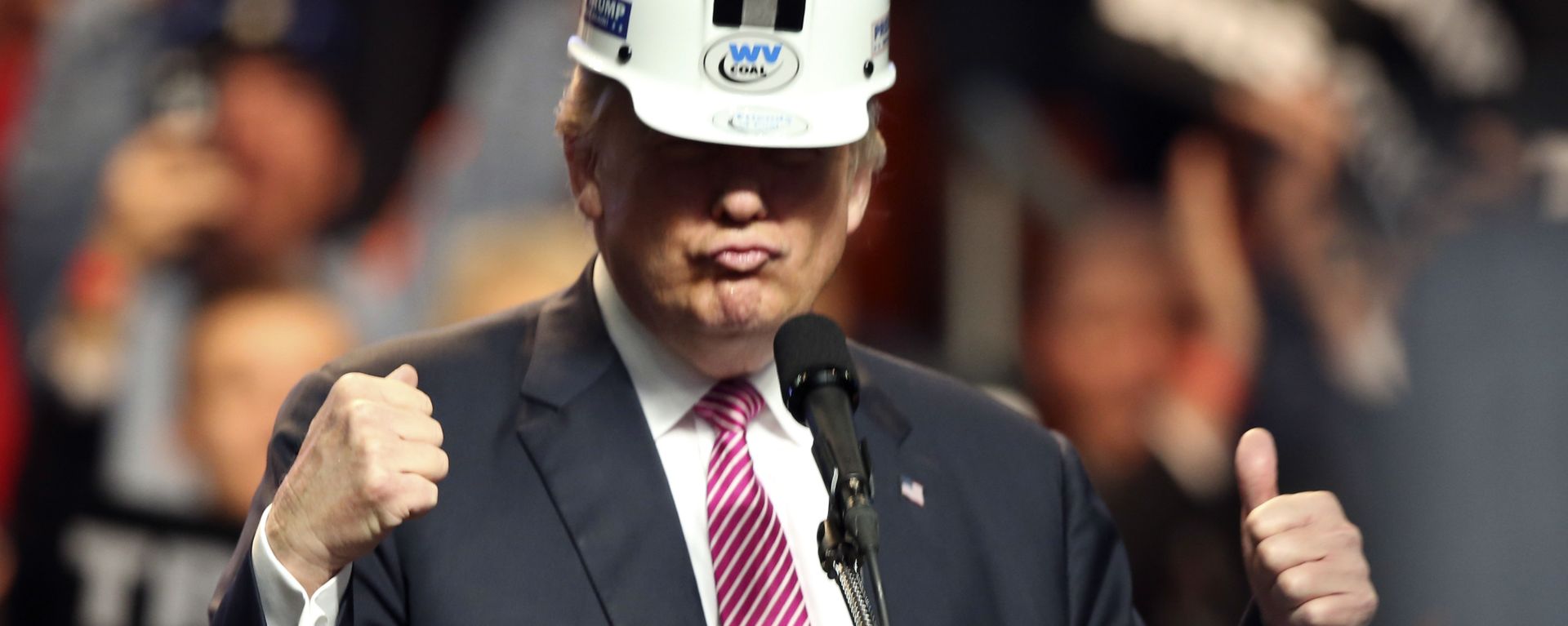Republican presidential candidate Donald Trump puts on a miners hard hat during a rally in Charleston, W.Va., Thursday, May 5, 2016 Republican presidential candidate Donald Trump puts on a miners hard hat during a rally in Charleston, W.Va., Thursday, May 5, 2016 - Sputnik International, 1920, 09.11.2024