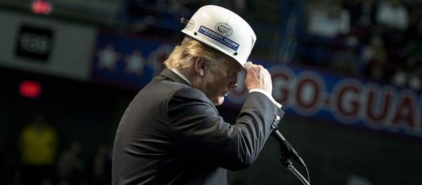 US Republican presidential candidate Donald Trump puts on a miner's hat while speaking during a rally on May 5, 2016 in Charleston, West Virginia US Republican presidential candidate Donald Trump puts on a miner's hat while speaking during a rally on May 5, 2016 in Charleston, West Virginia - Sputnik International