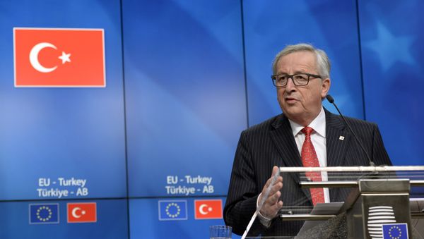 European Union Commission President Jean-Claude Juncker talks to the media at the end of an European Union Summit held at the EU Council building in Brussels, Friday March 18, 2016. European Union Commission President Jean-Claude Juncker talks to the media at the end of an European Union Summit held at the EU Council building in Brussels, Friday March 18, 2016. - Sputnik International
