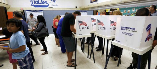 Voters cast their ballots in the Dalton Elementary School after the polling station in Azusa, California, U.S. was reopened following a shooting in the area during the U.S. presidential election November 8, 2016 Voters cast their ballots in the Dalton Elementary School after the polling station in Azusa, California, U.S. was reopened following a shooting in the area during the U.S. presidential election November 8, 2016 - Sputnik International