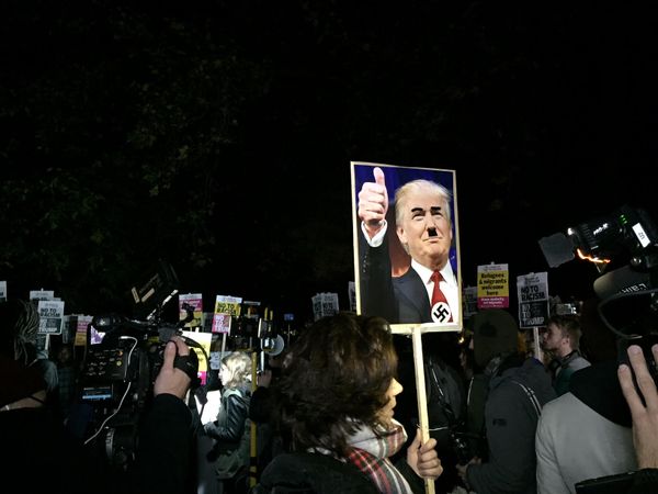 Anti-Trump anti-racism protest outside the US Embassy in London, November 9, 2016. Anti-Trump anti-racism protest outside the US Embassy in London, November 9, 2016. - Sputnik International