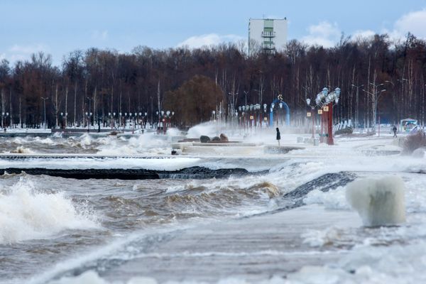 Raging Storm Rips Across Russian Winter Lake - Sputnik International