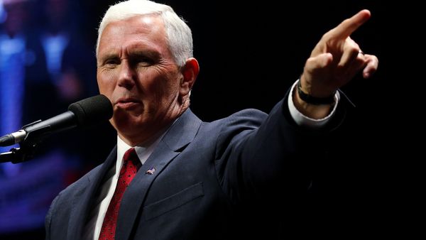 Republican vice presidential nominee Mike Pence attends a campaign rally in Manchester, New Hampshire, U.S. November 7, 2016 - Sputnik International