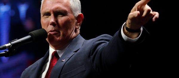 Republican vice presidential nominee Mike Pence attends a campaign rally in Manchester, New Hampshire, U.S. November 7, 2016 - Sputnik International