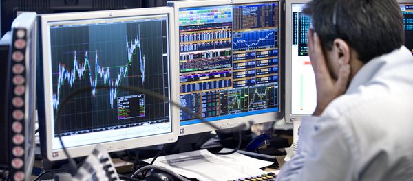 A Danish investor follows a monitor of value of shares of the Nordea Bank in Copenhagen on October 8, 2008 - Sputnik International