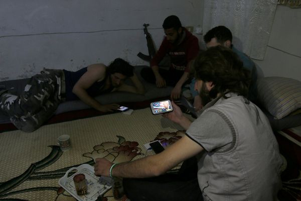 A Harakat Nour al-Din al-Zenki fighter watches news about Donald Trump's election as president on his smart phone in the rebel held beseiged area in Aleppo, Syria November 9, 2016 - Sputnik International