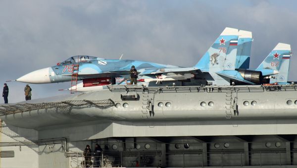 Sukhoi Su-33 Flanker-D fighters aboard the aircraft carrier Admiral Kuznetsov - Sputnik International