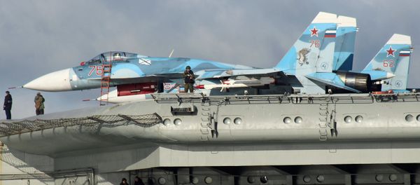 Sukhoi Su-33 Flanker-D fighters aboard the aircraft carrier Admiral Kuznetsov - Sputnik International