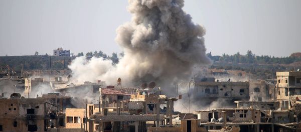 Smoke billows following an air strike by Syrian government forces in a rebel-held area of Daraa, in southern Syria, on October 26, 2016 Smoke billows following an air strike by Syrian government forces in a rebel-held area of Daraa, in southern Syria, on October 26, 2016 - Sputnik International