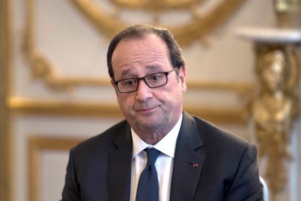 French president Francois Hollande is pictured during a meeting with the French Foreign Affairs Minister and figures from the cultural world and members of associations committted to peace in Syria, on October 14, 2016 at the Elysee presidential palace in Paris French president Francois Hollande is pictured during a meeting with the French Foreign Affairs Minister and figures from the cultural world and members of associations committted to peace in Syria, on October 14, 2016 at the Elysee presidential palace in Paris - Sputnik International