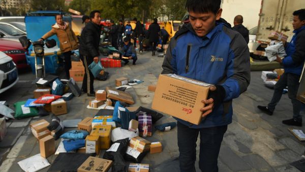 Delivery drivers sort packages for delivery at a sorting center during the 'Double Eleven' Online Shopping Festival day in Beijing on November 11, 2016 Delivery drivers sort packages for delivery at a sorting center during the 'Double Eleven' Online Shopping Festival day in Beijing on November 11, 2016 - Sputnik International