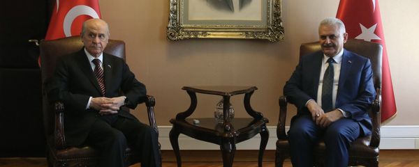 Turkish Prime Minister Binali Yildirim (R) and Nationalist Movement Party (MHP) Devlet Bahceli (L) pose for a photograph during their meeting at Turkish Grand National Assembly (TBMM) in Ankara, on August 01, 2016 - Sputnik International