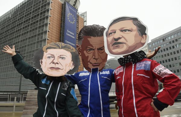 Members of international NGO Transparency International wear masks depicting (from L) former European Commissioner for Justice Viviane Reding, former European Commissioner for Trade Karel De Gucht and former European Commission head Jose Manuel Barosso, during a demonstration at the EU Headquarters in Brussels on October 12, 2016 against Jose Manuel Barosso's decision to work for Goldman Sachs. Members of international NGO Transparency International wear masks depicting (from L) former European Commissioner for Justice Viviane Reding, former European Commissioner for Trade Karel De Gucht and former European Commission head Jose Manuel Barosso, during a demonstration at the EU Headquarters in Brussels on October 12, 2016 against Jose Manuel Barosso's decision to work for Goldman Sachs. - Sputnik International