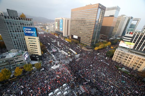 People take part in a rally calling for President Park Geun-hye to step down in central Seoul, South Korea, November 12, 2016. People take part in a rally calling for President Park Geun-hye to step down in central Seoul, South Korea, November 12, 2016. - Sputnik International
