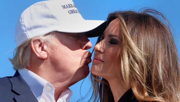Republican presidential nominee Donald Trump kisses his wife Melania Trump at a campaign rally in Wilmington, North Carolina Florida, U.S. November 5, 2016. Republican presidential nominee Donald Trump kisses his wife Melania Trump at a campaign rally in Wilmington, North Carolina Florida, U.S. November 5, 2016. - Sputnik International