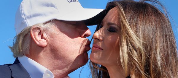 Republican presidential nominee Donald Trump kisses his wife Melania Trump at a campaign rally in Wilmington, North Carolina Florida, U.S. November 5, 2016. Republican presidential nominee Donald Trump kisses his wife Melania Trump at a campaign rally in Wilmington, North Carolina Florida, U.S. November 5, 2016. - Sputnik International