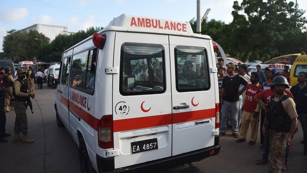 Pakistani paramilitary soldiers escort an ambulance Pakistani paramilitary soldiers escort an ambulance - Sputnik International