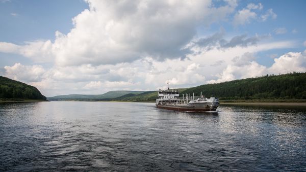 Barge on Lena River - Sputnik International