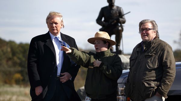 Interpretive park ranger Caitlin Kostic, center, gives a tour near the high-water mark of the Confederacy at Gettysburg National Military Park to Republican presidential candidate Donald Trump, left, and campaign CEO Steve Bannon, Saturday, Oct. 22, 2016, in Gettysburg. - Sputnik International