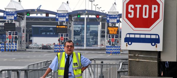 A member of the UK Border agency stands at the entrance of the Channel Ferries in Calais, northern France, on January 27, 2009 . A member of the UK Border agency stands at the entrance of the Channel Ferries in Calais, northern France, on January 27, 2009 . - Sputnik International