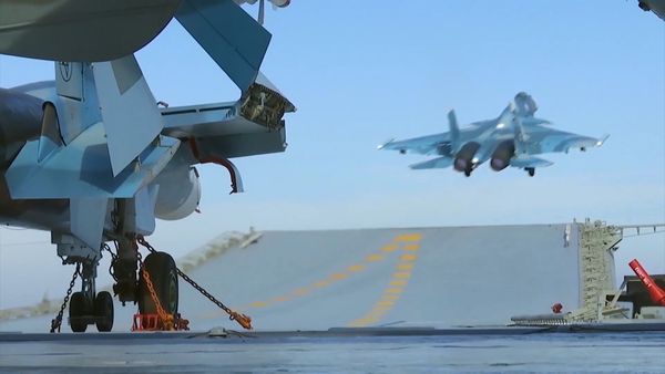 Russian Aircraft Carrier, Frigate Unleash Hell Upon Terrorists in Syria - Sputnik International