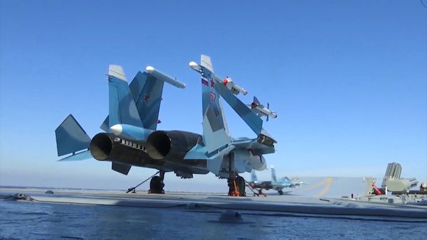 Russian Aircraft Carrier, Frigate Unleash Hell Upon Terrorists in Syria - Sputnik International
