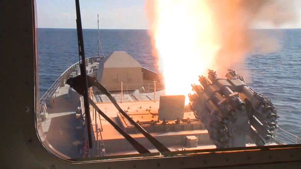 Russian Aircraft Carrier, Frigate Unleash Hell Upon Terrorists in Syria - Sputnik International