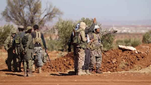 Rebel fighters gather during their advance towards the Islamic State-held city of al-Bab, northern Syria October 26, 2016 Rebel fighters gather during their advance towards the Islamic State-held city of al-Bab, northern Syria October 26, 2016 - Sputnik International