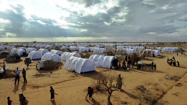 Refugees walking at the Dadaab refugee camp in Kenya (File) Refugees walking at the Dadaab refugee camp in Kenya (File) - Sputnik International