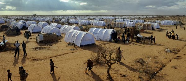 Refugees walking at the Dadaab refugee camp in Kenya (File) Refugees walking at the Dadaab refugee camp in Kenya (File) - Sputnik International