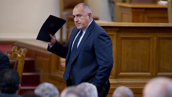 Bulgarian Prime Minister Boyko Borisov gestures as he arrives at the parliament on November 16, 2016, after announcing his government's resignation in Sofia - Sputnik International
