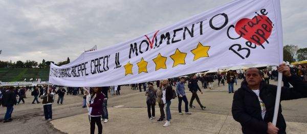 Supporters of the Five Stars movement (M5S) attend a two days meeting Italia 5 Stelle at Imola Autodrome on October 18, 2015 - Sputnik International