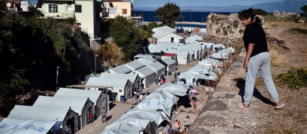 A refugee girl looks at the Souda municipality-run refugee camp from above, on the island of Chios on October 13, 2016 A refugee girl looks at the Souda municipality-run refugee camp from above, on the island of Chios on October 13, 2016 - Sputnik International