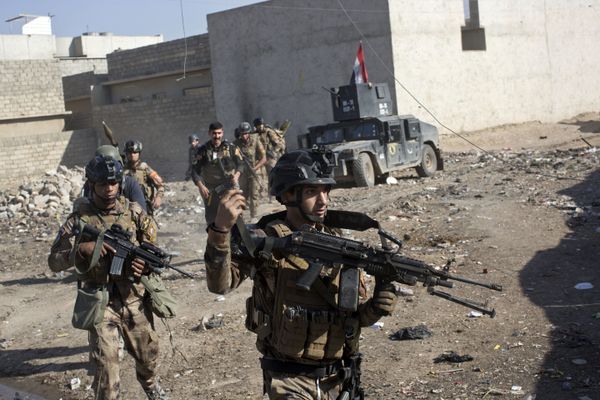 Iraqi special forces soldiers move in formation in an alley on the outskirts of Mosul, Iraq (File) - Sputnik International