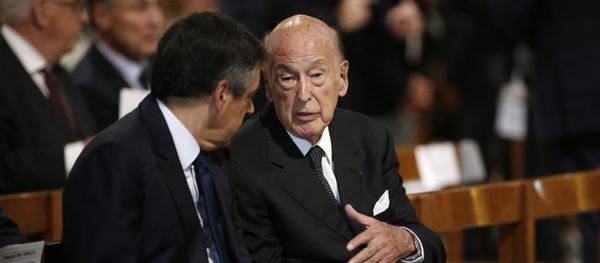 Former French President Valery Giscard d'Estaing (R) Former French President Valery Giscard d'Estaing (R) - Sputnik International