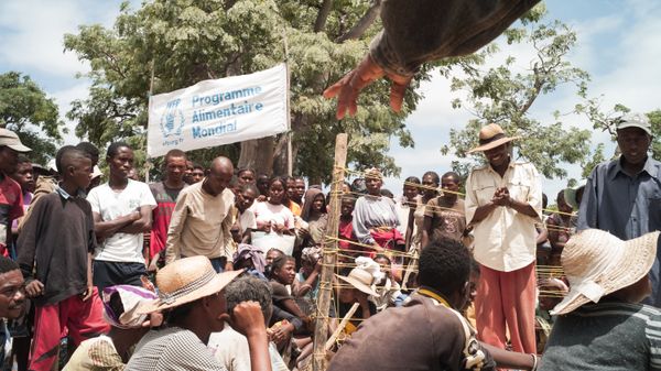 This picture taken on March 4, 2015 shows people waiting for a distribution of bags of rice by World Food Program (WFP) staff in the village of Berano, in the Tsihombe district of southern Madagascar - Sputnik International